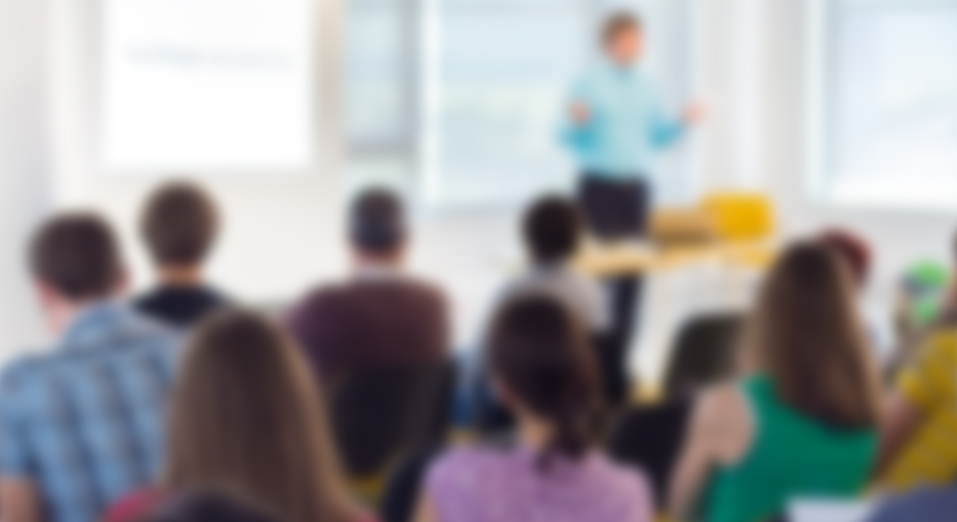 Hausärzte hören an einem Seminar des HÄVBW aufmerksam zu.