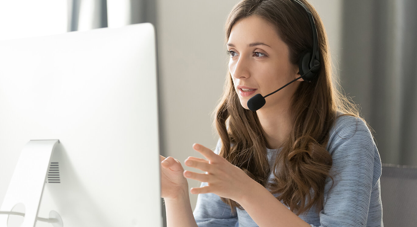 Telefonische Beratung rund um die Hausarztpraxis und die Allgemeinmedizin. | © iStock/fizkes