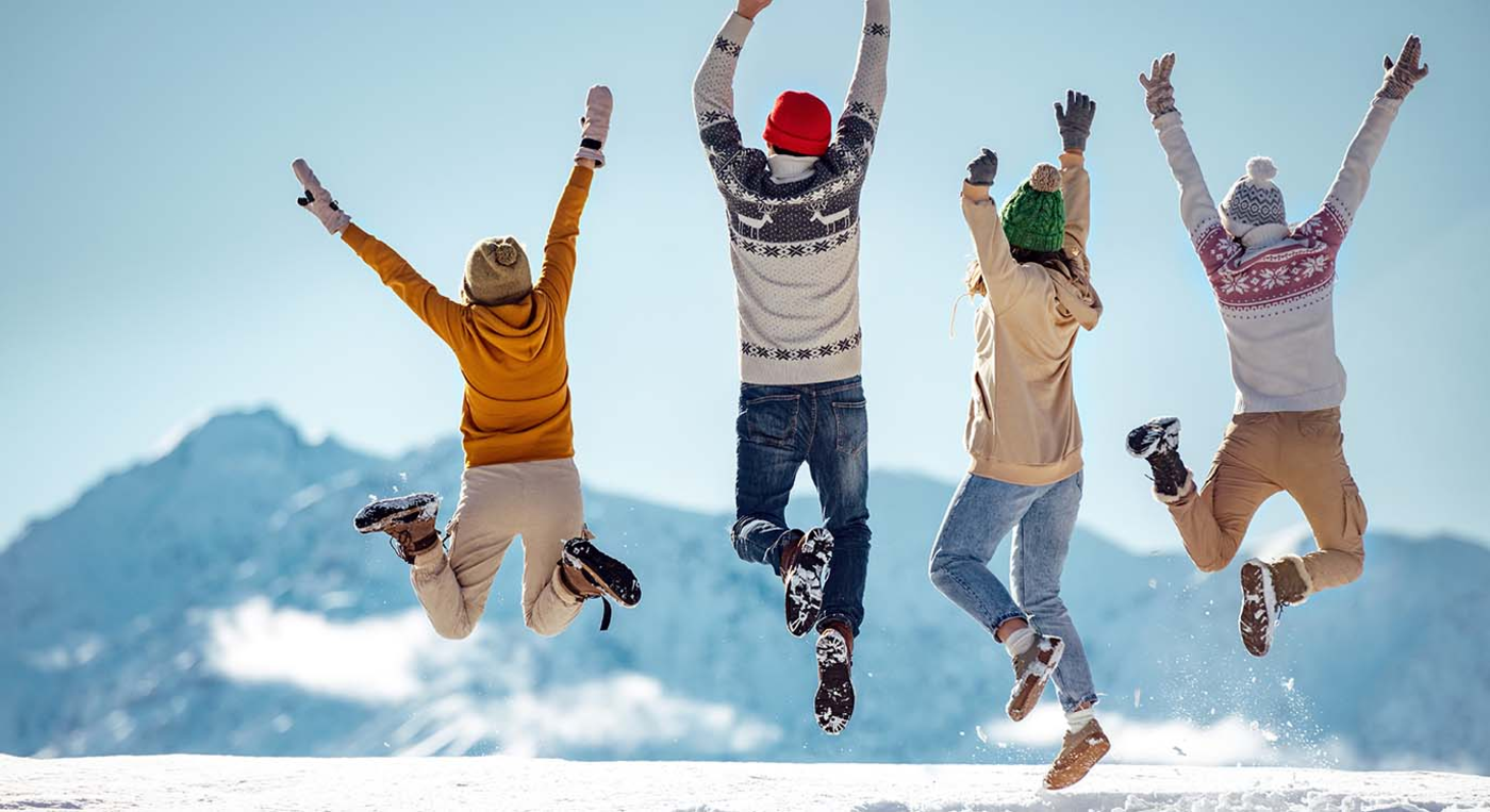 Medizinstudierende im Schnee bei der Schwarzwälder Winterschool Allgemeinmedizin.