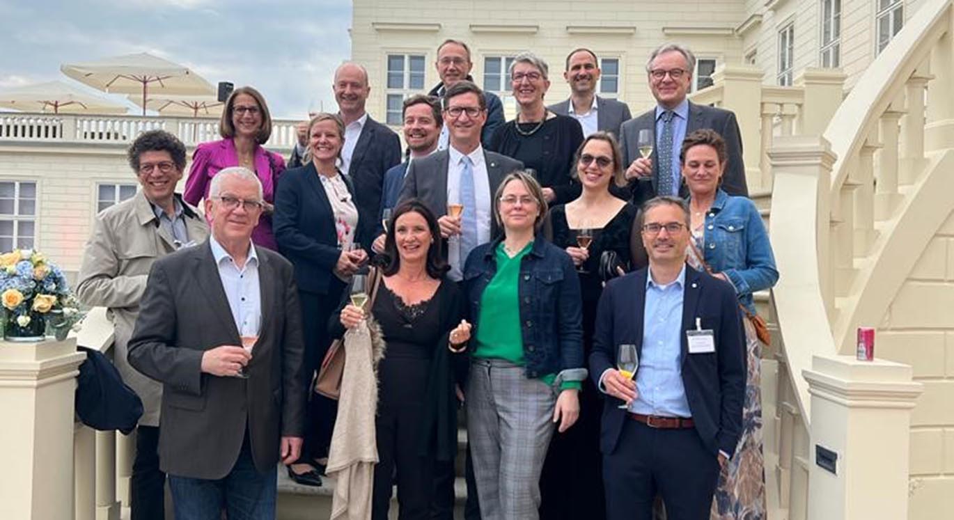 	Für den Hausärzteverband Baden-Württemberg in Hannover: Prof. Dr. Buhlinger-Göpfarth, Dr. Bublitz, Dr. Eissler, Dr. Fischer, Dr. Fechner, Dr. Herbers, Dr. Heyer, Dr. Kölblin, Dr. de Laporte, Dr. Reinhardt, Dr. Reith, Dr. Schwenke, Dr. Weber, Dr. Weißgerber, Dr. Haas, Dr. Bilger