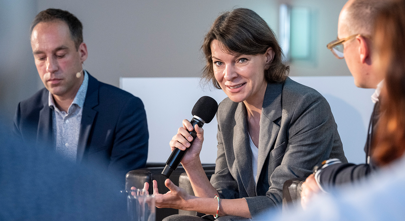 MFA informiert Patientin über die HZV-Teilnahme.