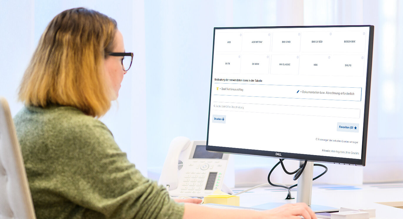 Hausärztin nutzt das GZK-Onlinetool des Hausärztinnen- und Hausärzteverbands Baden-Württemberg. | © Tom Weller